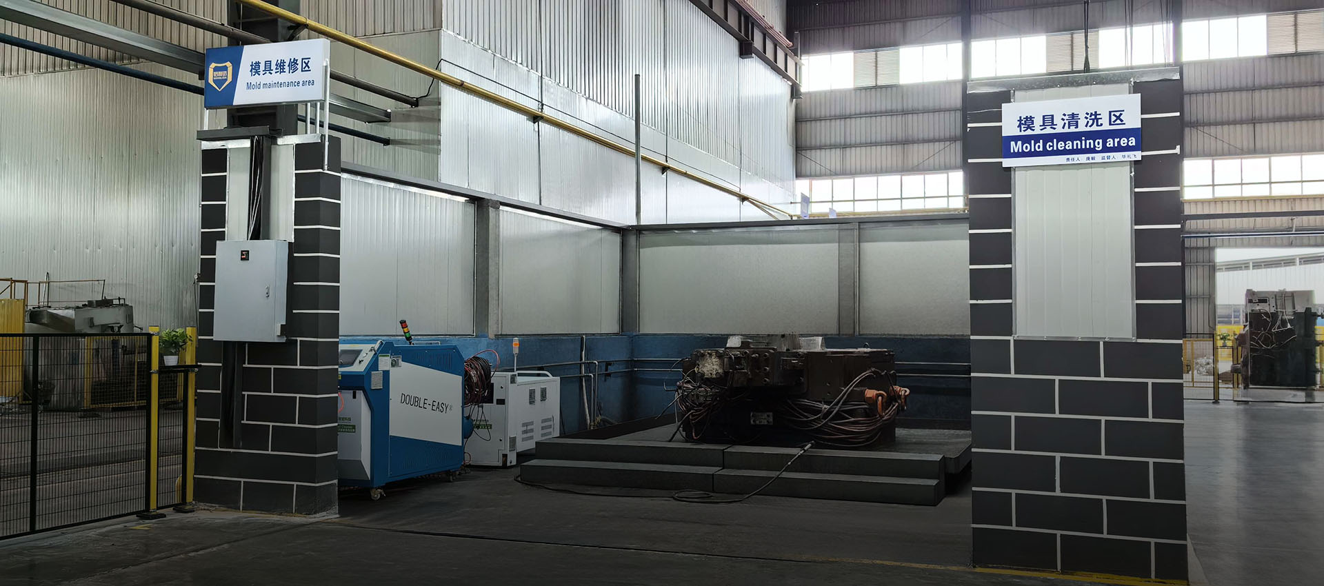 Injection mold cleaning