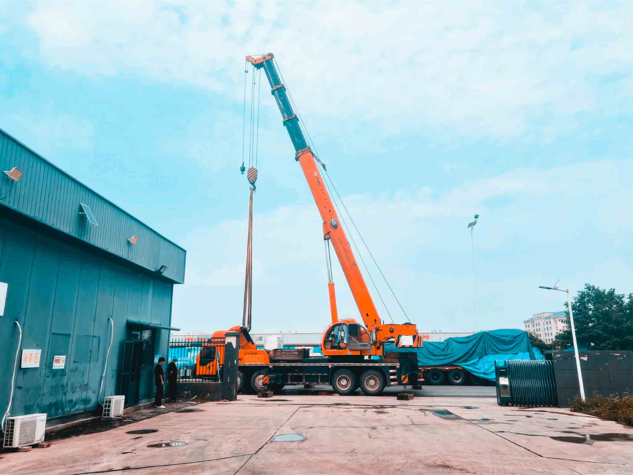 中騰華盛 | 新壓片機高效抵津，全鏈智造能力再提升！