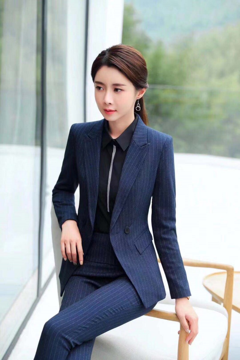 女式西裝