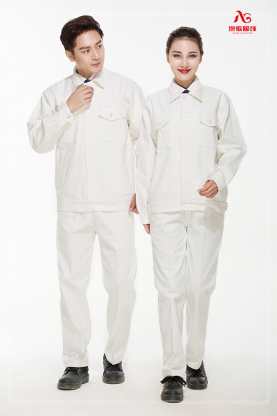 AG Z 1007 上海工作服定制  防靜電阻燃套裝全棉阻燃防靜電帆布燃面料使用國際***為權威的Proban阻燃劑,它是一種用于棉纖維及其混紡織物的耐久性后整理阻燃劑,其主要特點是使用這種阻燃劑生產整理后,在織物的內部形成了***性的交聯,因而使其具有耐久性的阻燃性能 AG Z 1007 上海工作服定制  防靜電阻燃套裝全棉阻燃防靜電帆布燃面料使用國際***為權威的Proban阻燃劑,它是一種用于棉纖維及其混紡織物的耐久性后整理阻燃劑,其主要特點是使用這種阻燃劑生產整理后,在織物的內部形成了***性的交聯,因而使其具有耐久性的阻燃性能