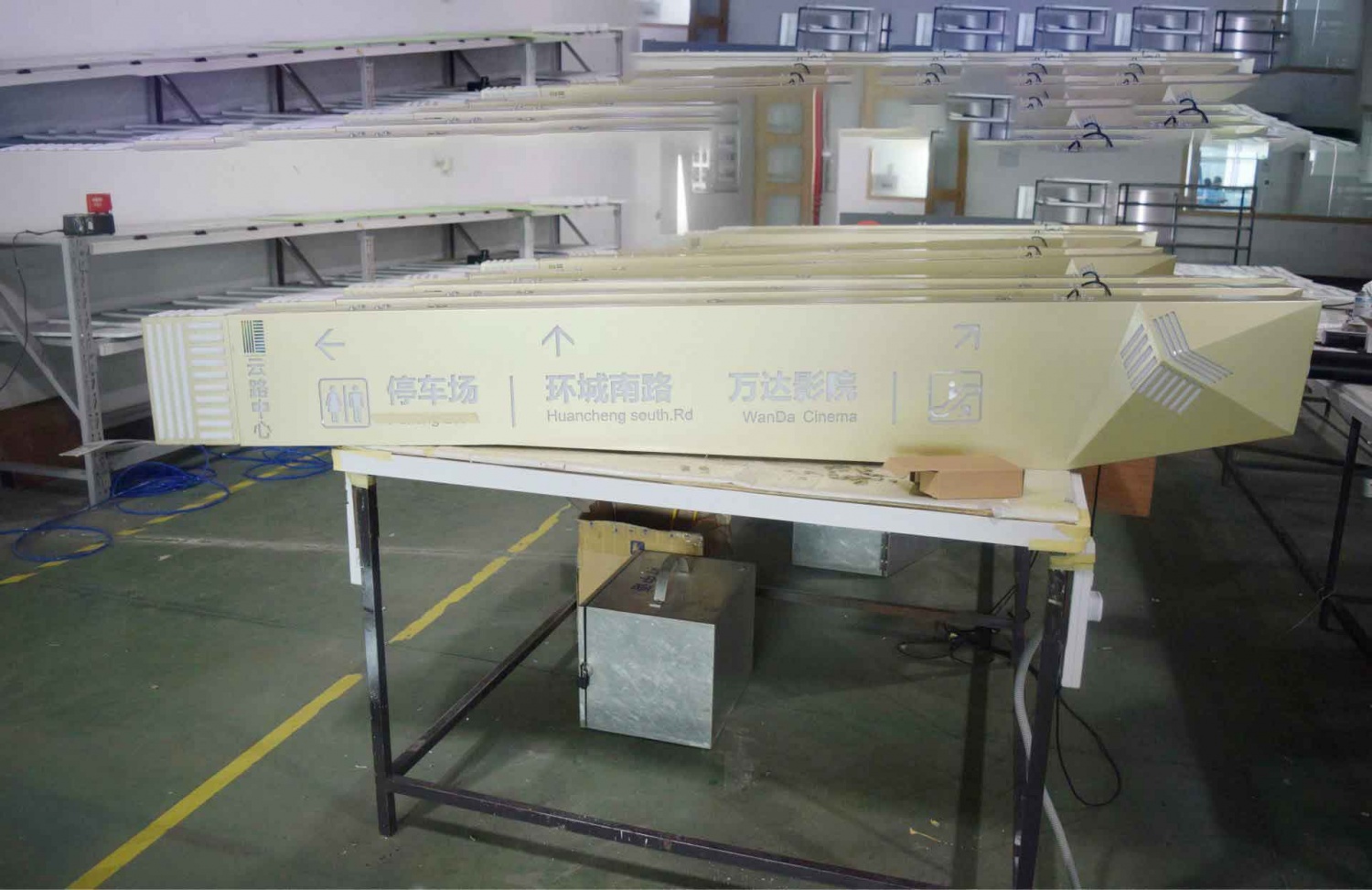 电影院吊牌灯箱