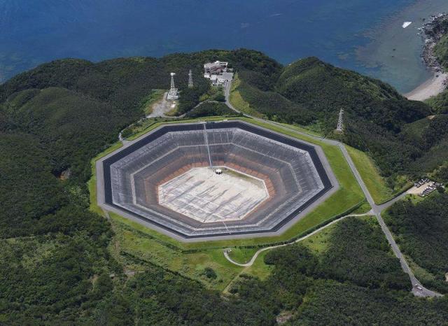 日本350公斤电缆从70米高空砸落 致2人死亡