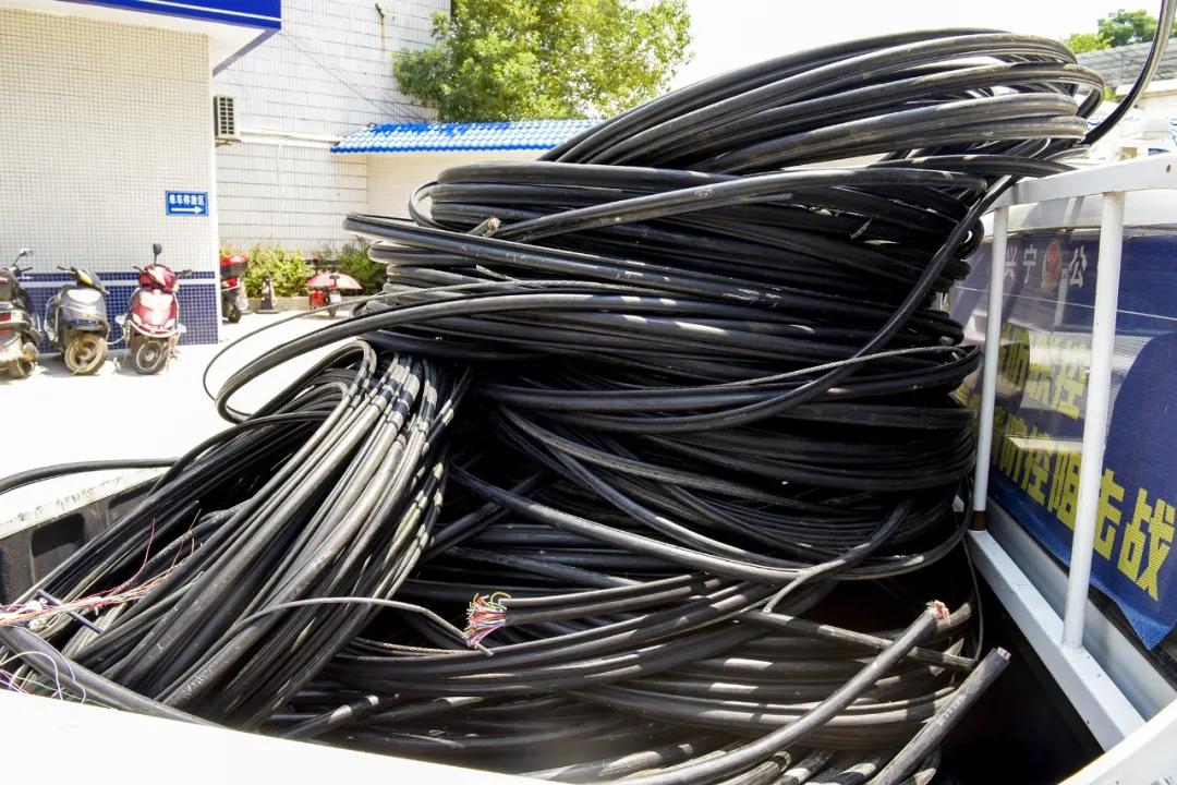 移动员工剪了电信的电缆?原来移动员工竟是山寨的-新宝GG-科技注册场景,让平台更有趣
