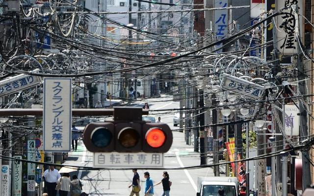 日本街道电线杆满天飞,美国甚至还在用木头电线杆,什么原因造成了这种情况-新宝GG-科技注册场景,让平台更有趣

