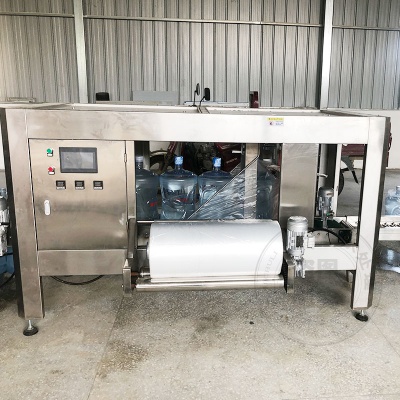 桶裝水全自動套袋機