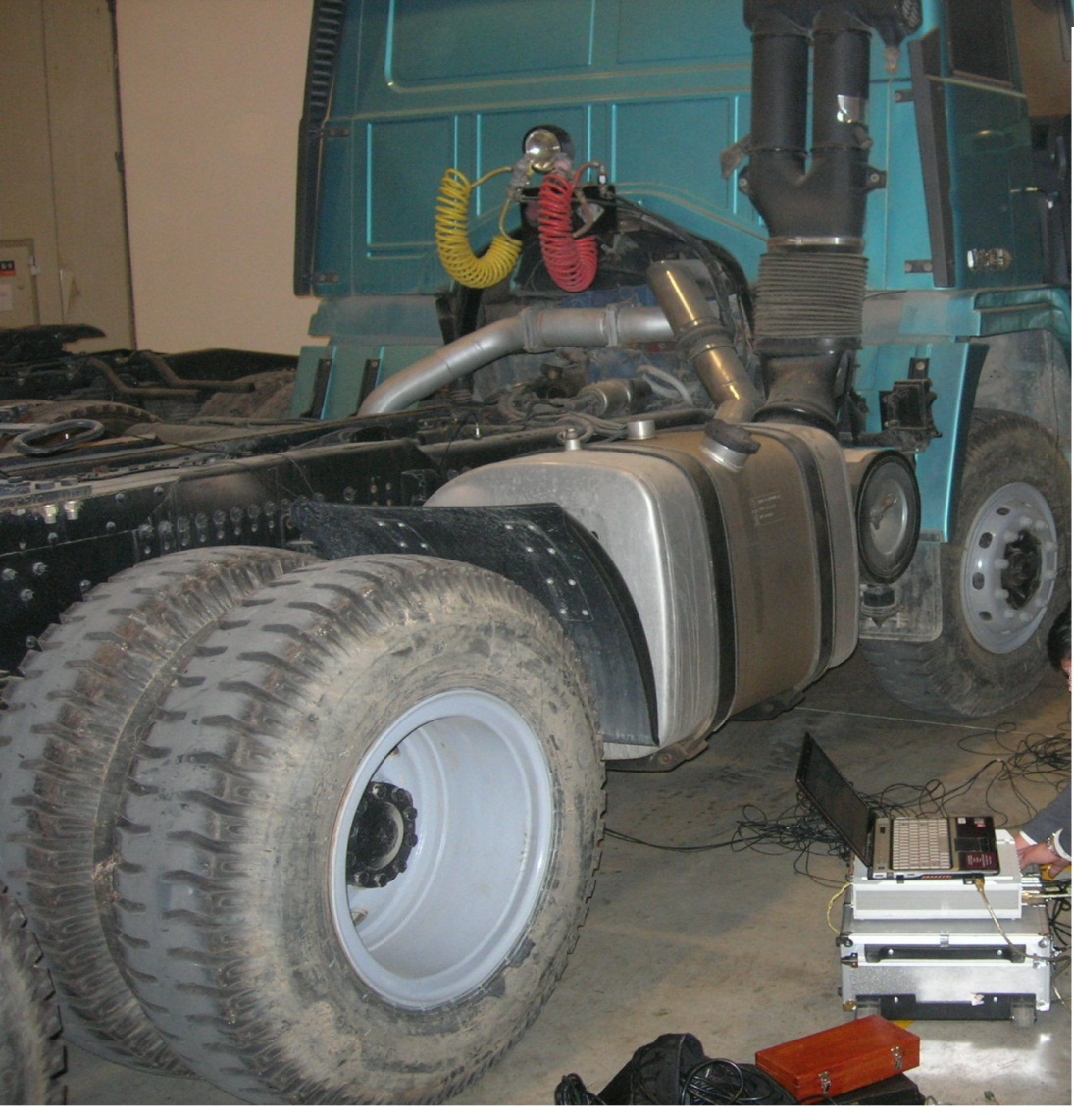 陕汽重卡在不同车速下车体振动测试