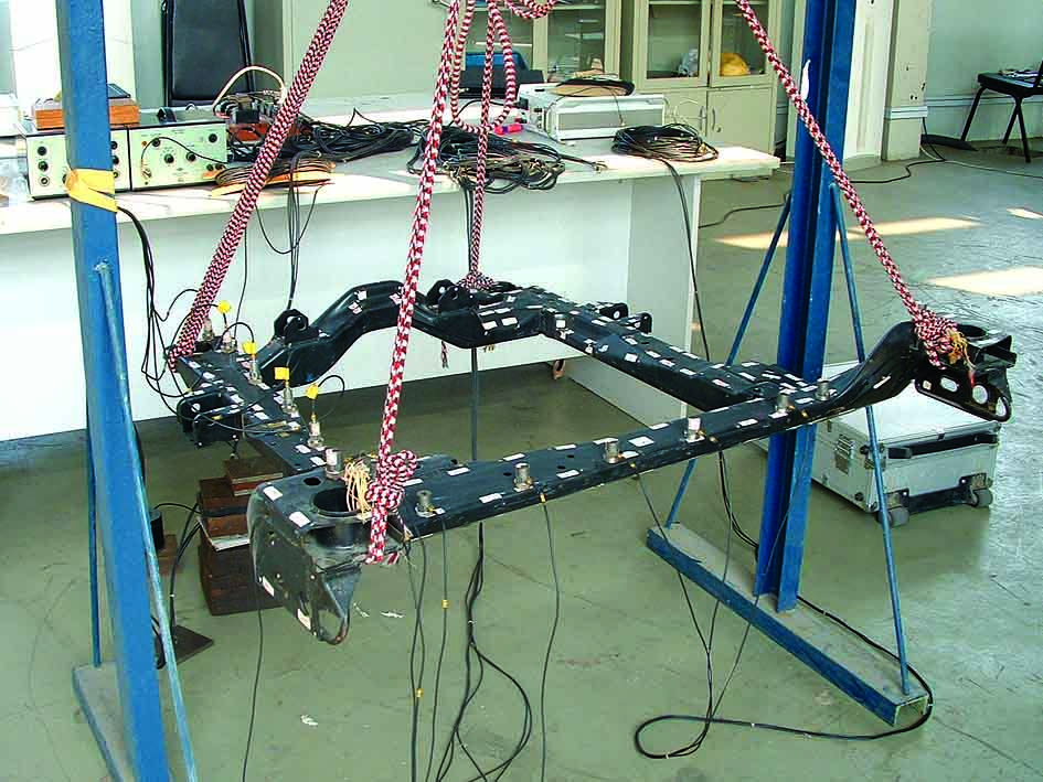 别克副车架结构模态测试