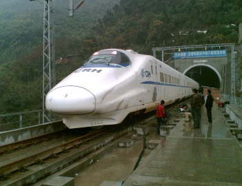 我国首辆动车高速行驶工况下结构性能综合测试