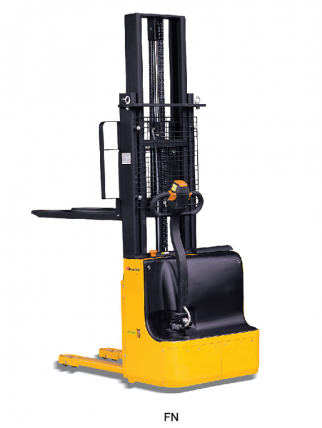 侧操作式全电动堆高车