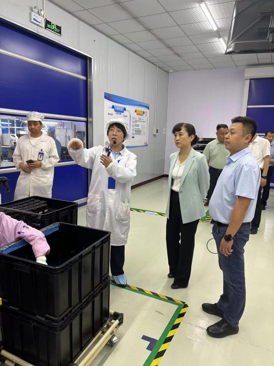 政府关怀送春风  企业发展新动力