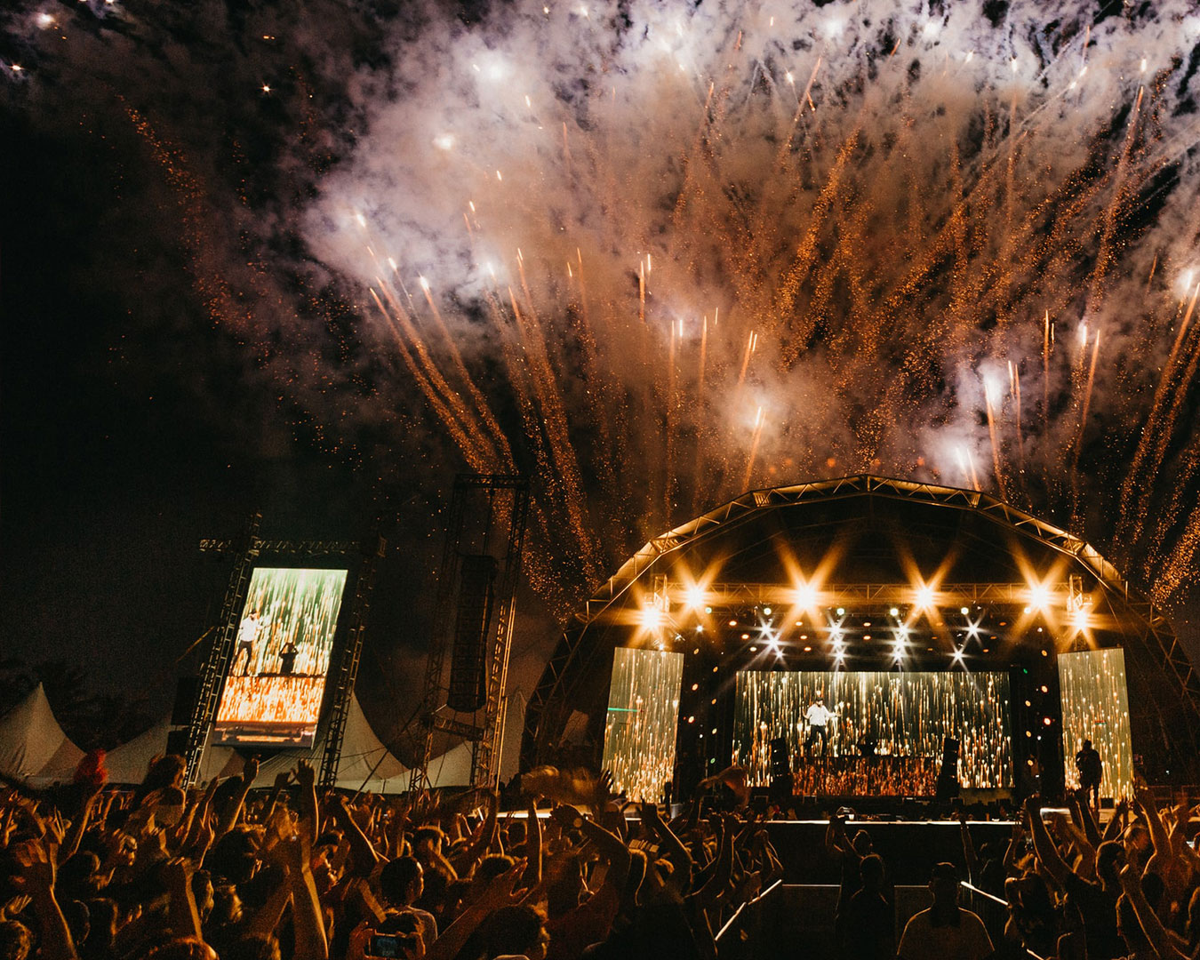 淺談舞臺燈光效果中“架子煙花”的優勢及不足