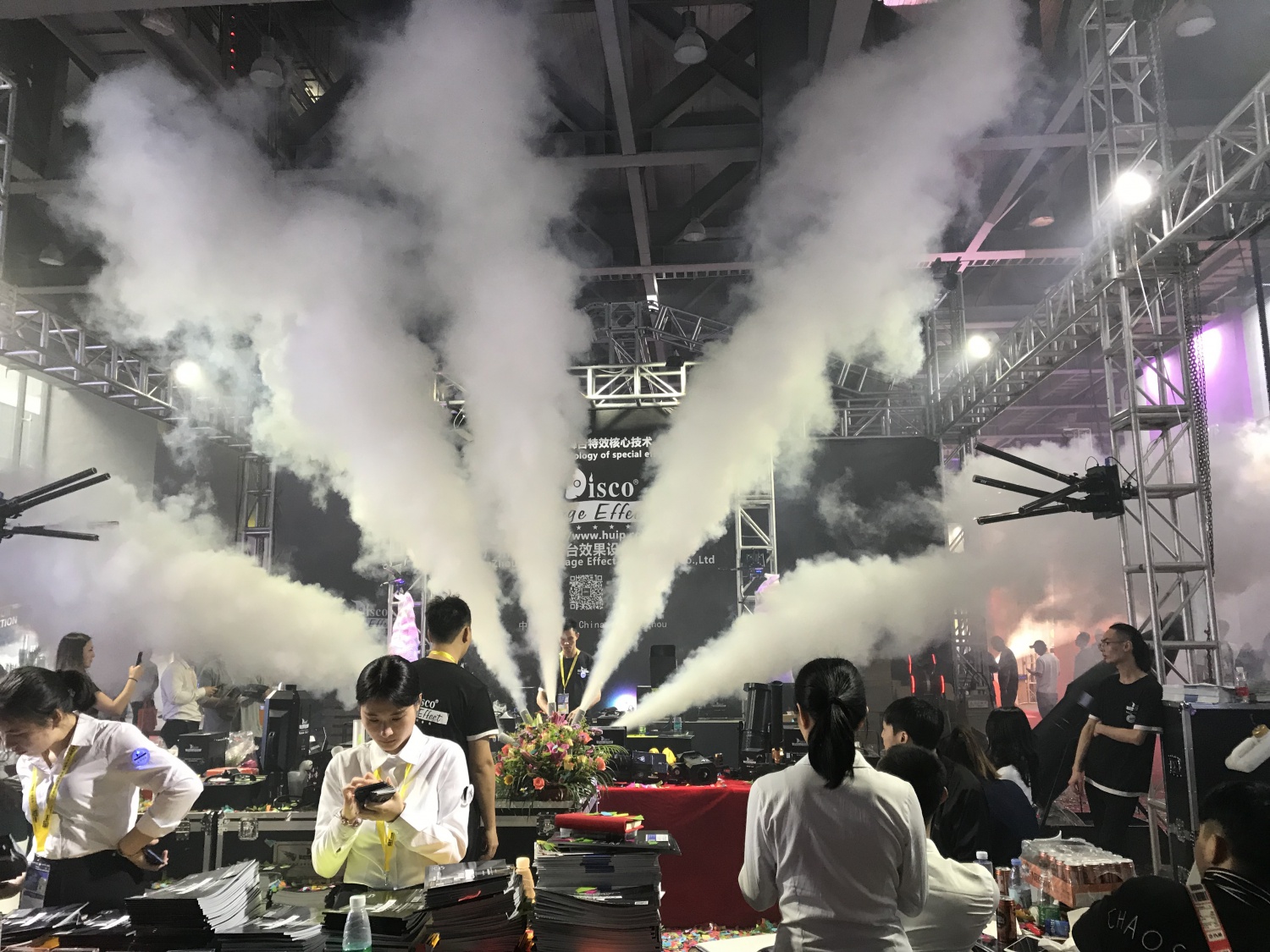 五頭二氧化碳氣柱