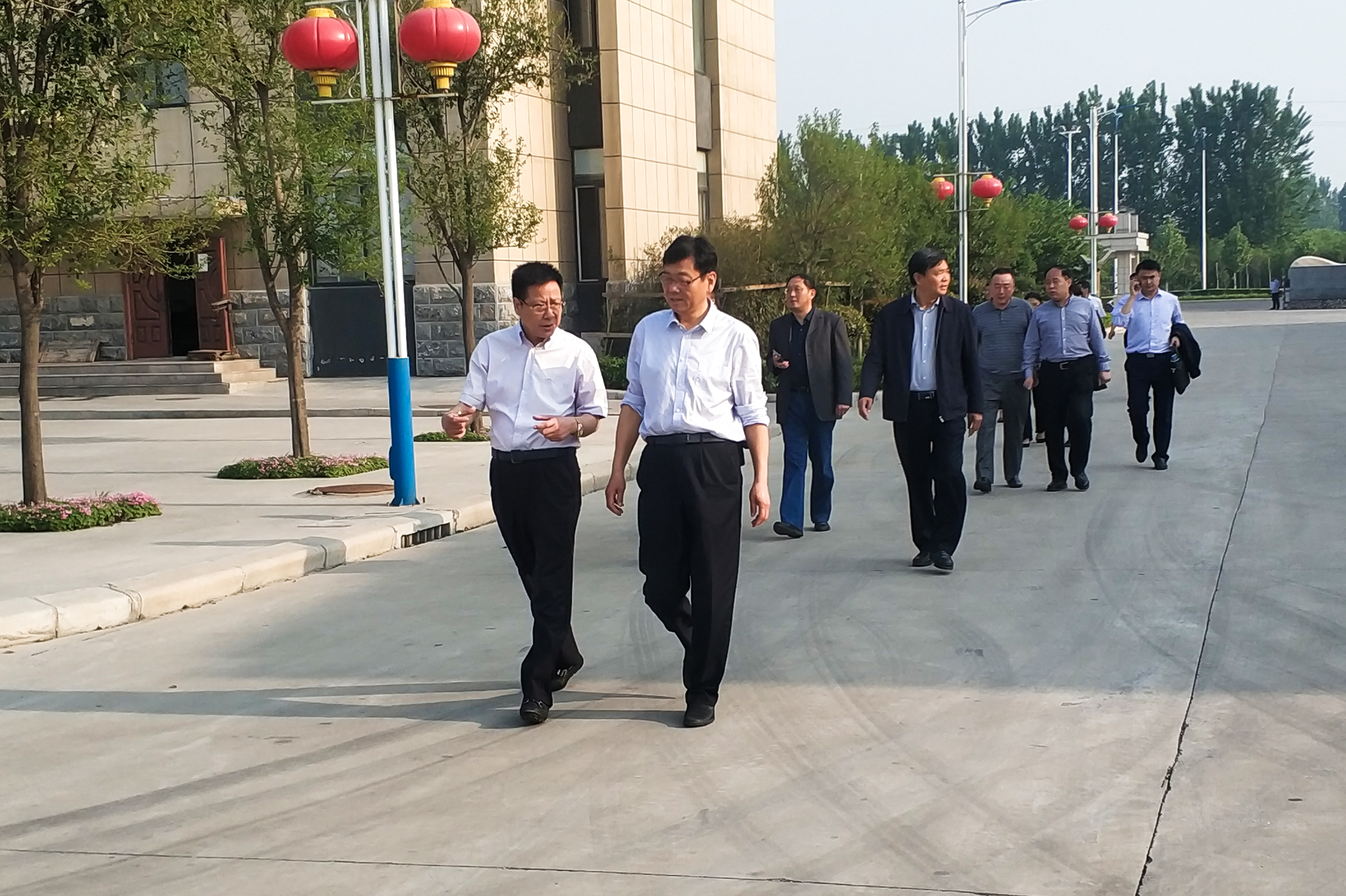 新乡市副市长职伟一行莅临河南新宝gg参观考察