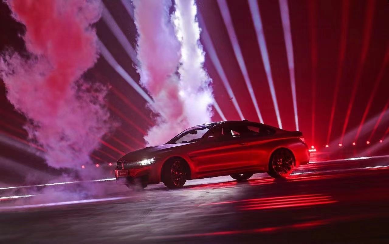 World premiere for the BMW iX and the latest generation of BMW iDrive with new digital services for China.