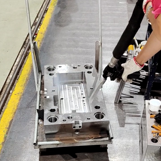 注塑模具清洗中干冰清洗機的關鍵作用案例