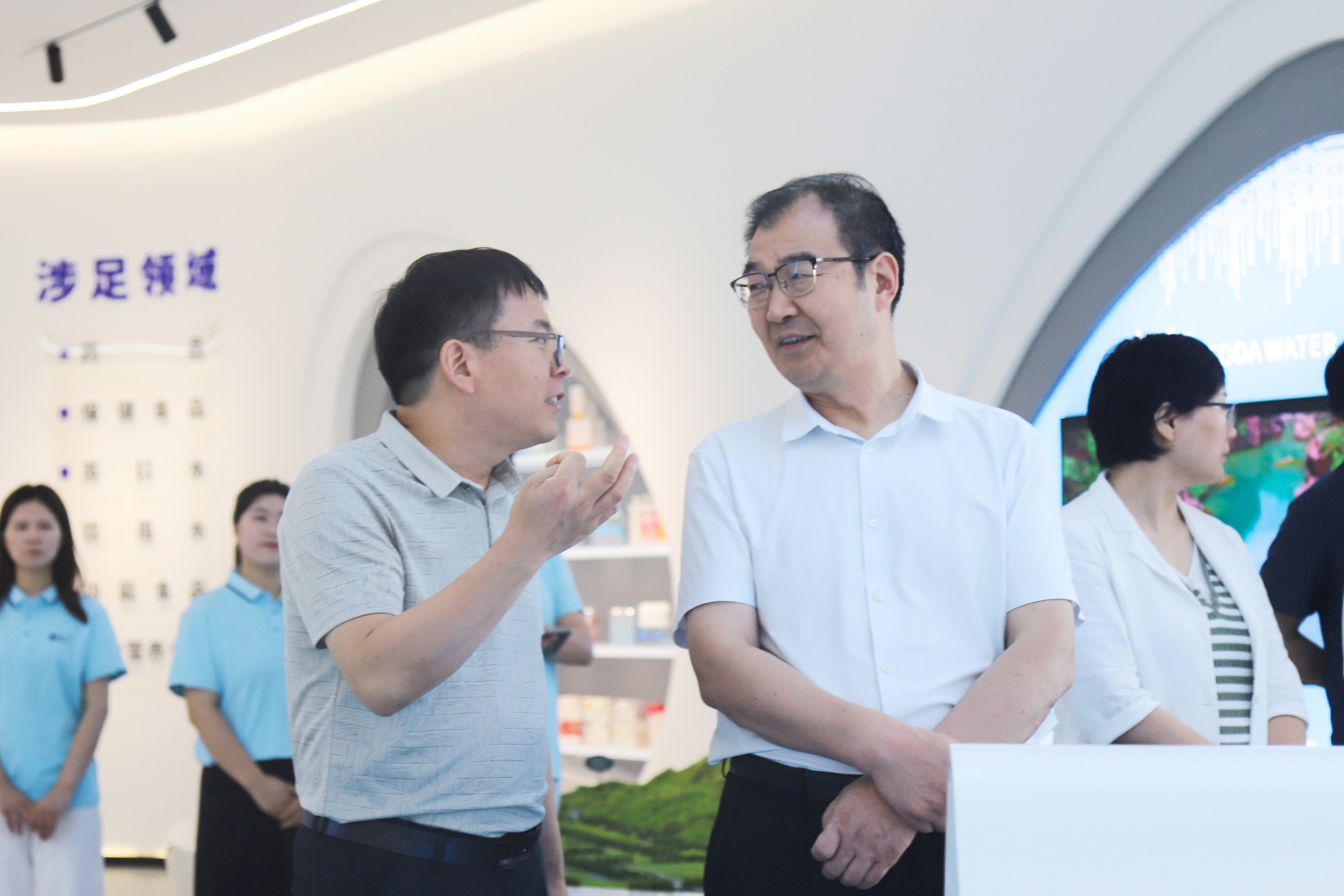 省科技厅副厅长何守法调研我公司 “河南省功能食品中试基地”建设情况