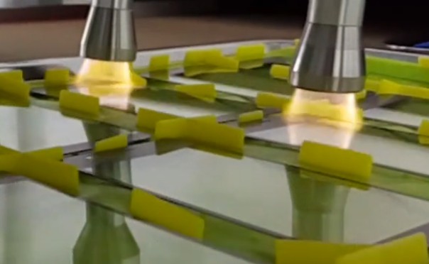 真空等離子表麵處理設備怎樣提升玻璃手機蓋板的工藝品質