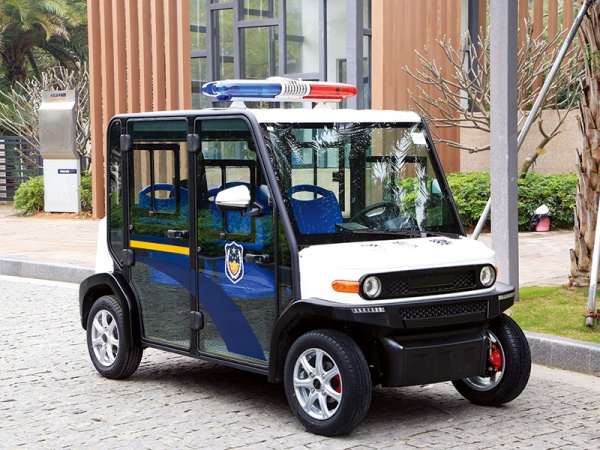 四人座封闭式巡逻车