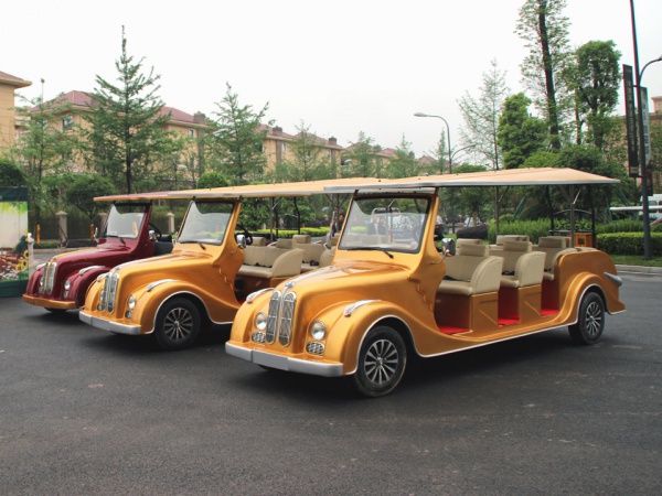 八人座电动老爷车