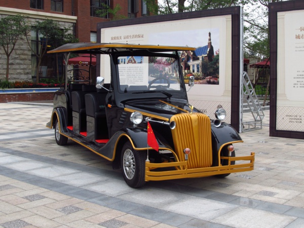 八人座电动老爷车