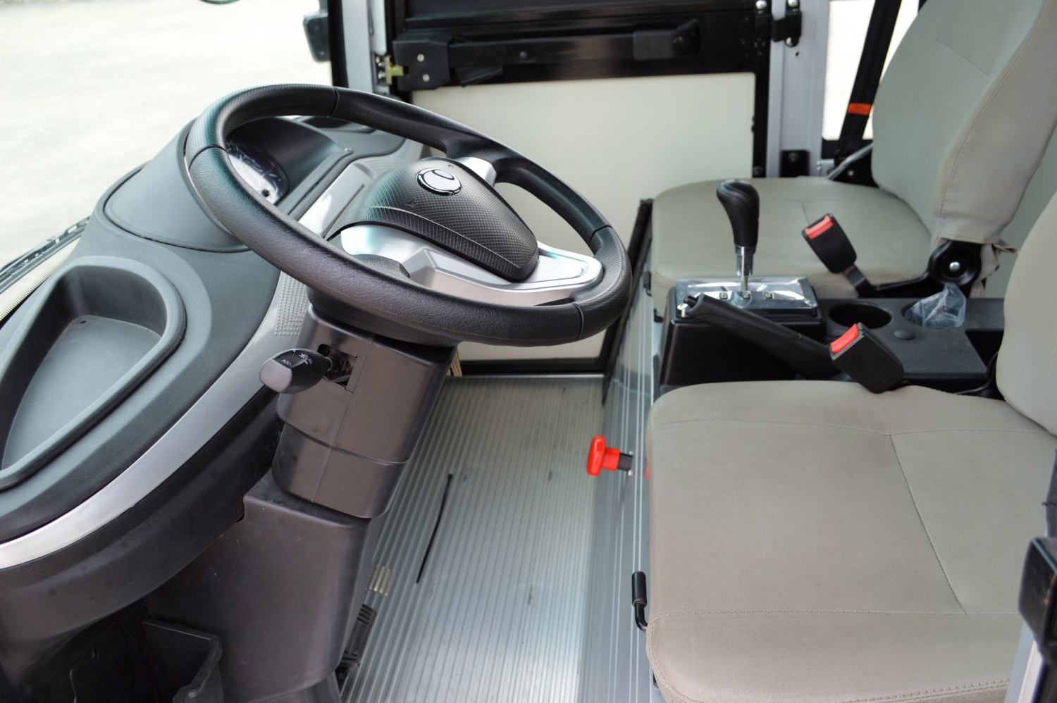 十四人座封闭式旅游观光车