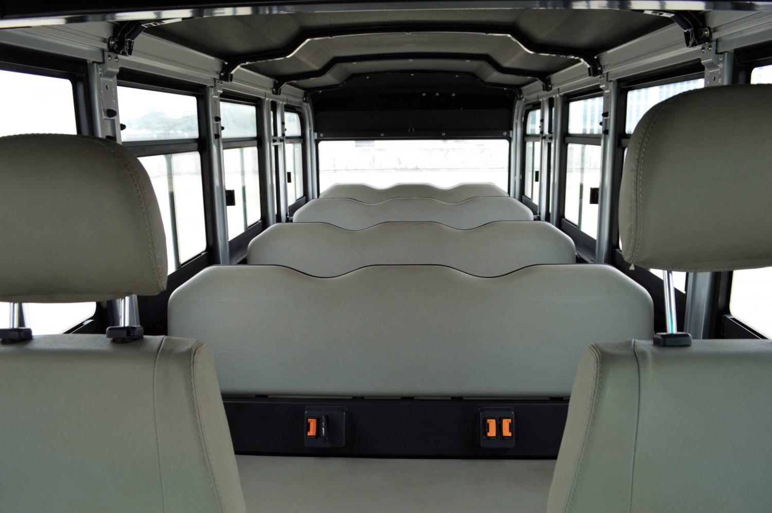 十四人座封闭式旅游观光车