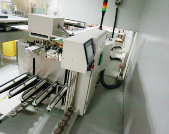 機械手自動收板