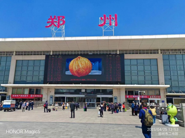 鄭州火車站西廣場出入口戶外P8大屏