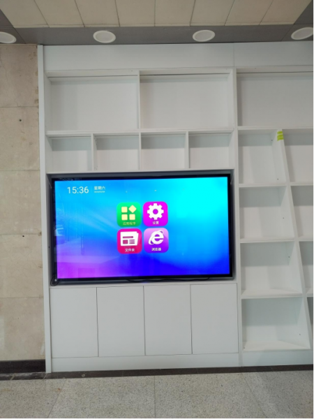 河南日報報業大廈65寸、75寸壁挂廣告機