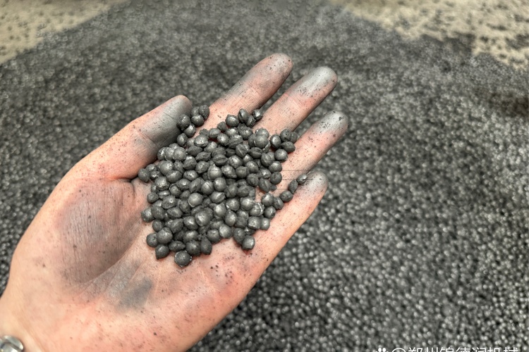碳化钨涂层辊皮寿命突破3500小时：揭秘高端对辊挤压造粒机耐磨技术