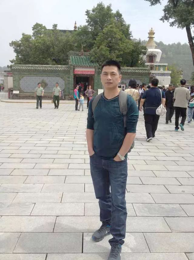 颜木荣承包食堂