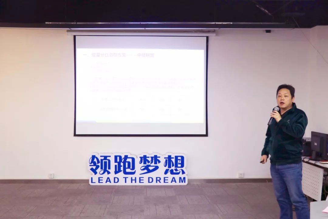 多多28国际团餐产业集团在广州盛大举办以“聚初心 创新局”为主题的2018年度工作总结规划大会暨表彰大会