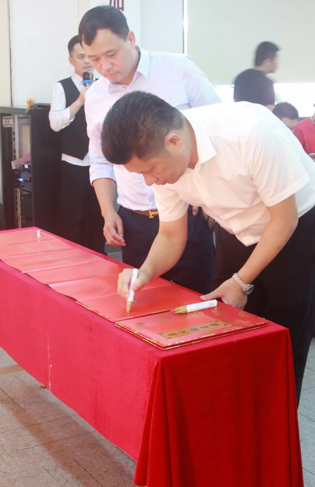 多多28集团:召开安溪团餐行业协会筹备委员会成立座谈会