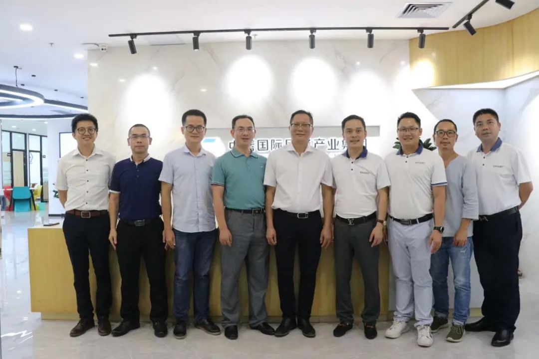 市级领导参观多多28集团