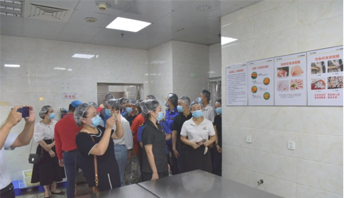 多多28食堂协助漳浦一中举行学校食品安全管理“校园开放日”活动