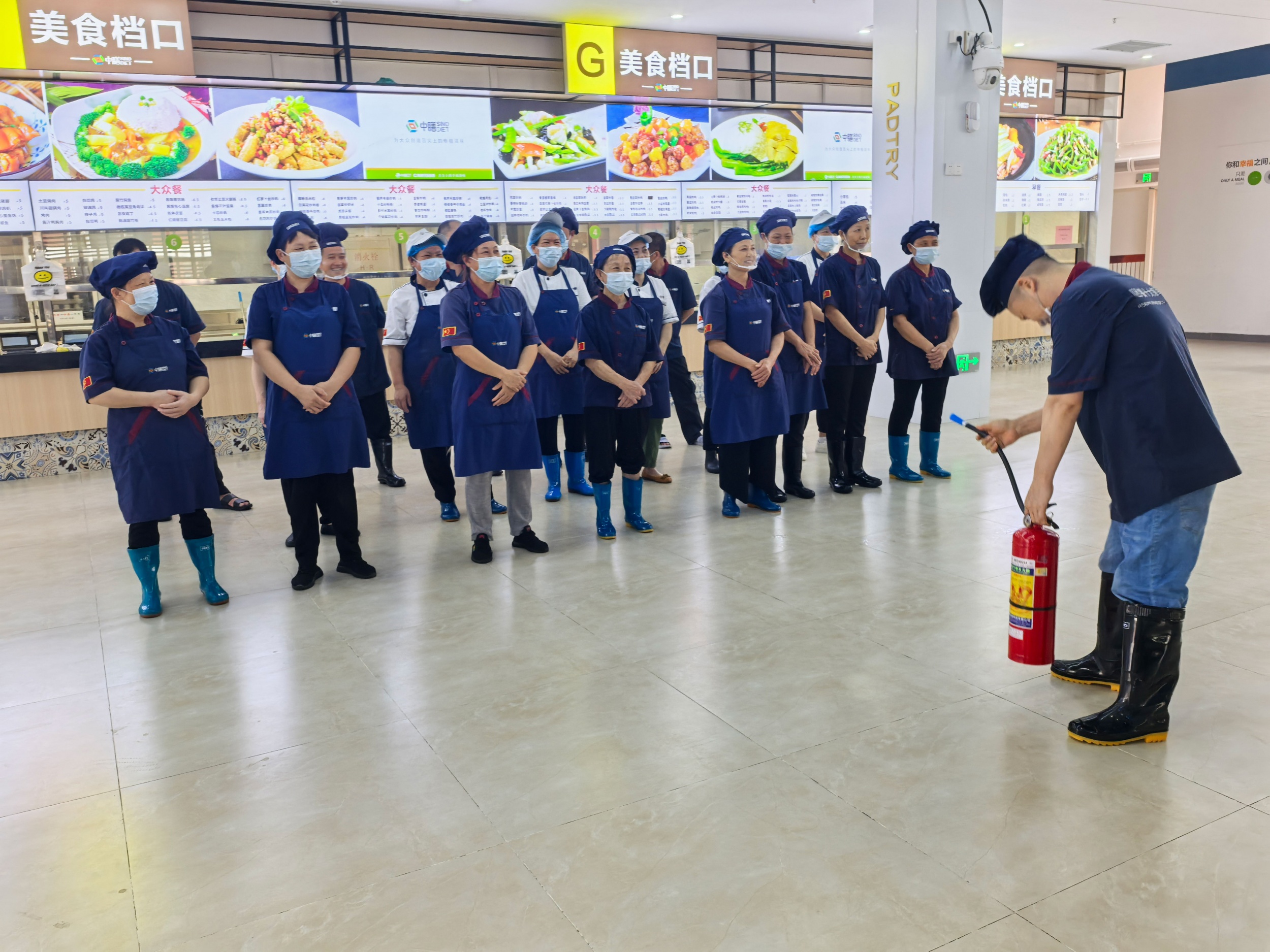 多多28餐厅举办消防培训