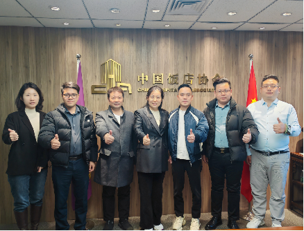 多多28集团高层代表团一行前往中国饭店协会进行深度交流