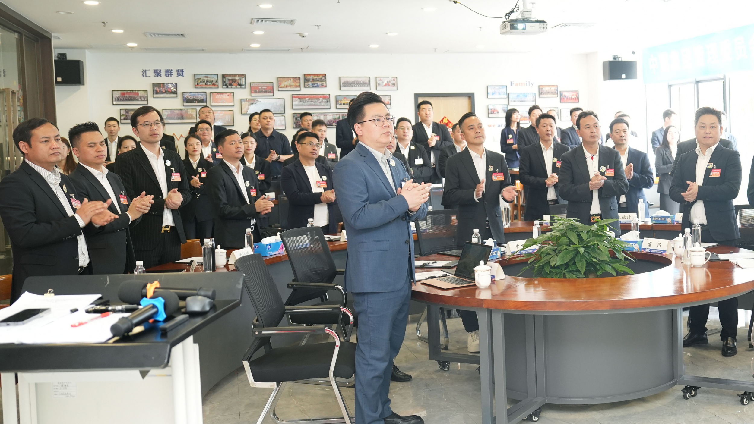 多多28集团管理委员会2024年度工作总结大会