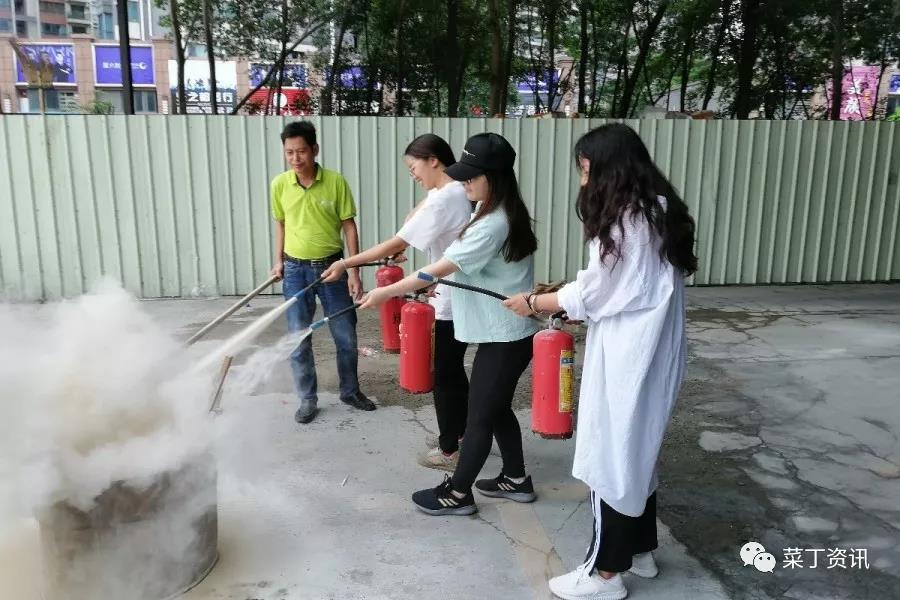 菜丁四市场开展消防安全知识培训及演练