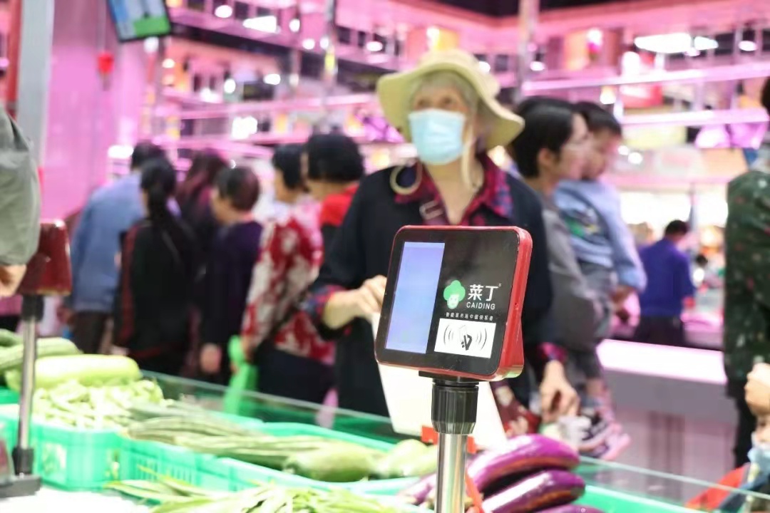 摊档有了电子屏 食品溯源很方便！来看云浮...