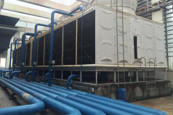 Large commercial central air conditioning installation