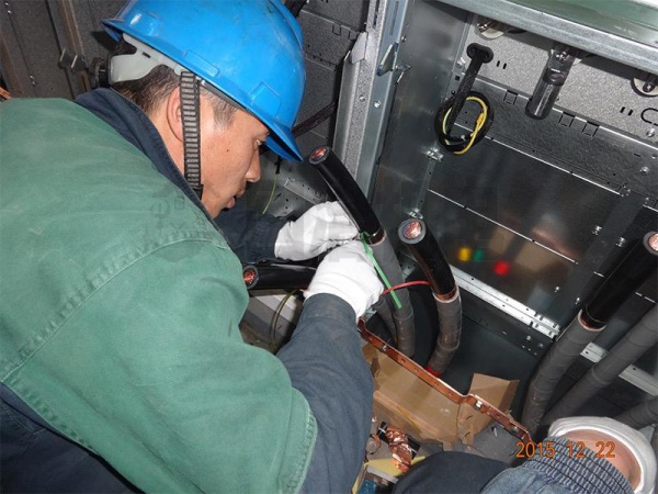 Switch the power distribution room to open and close stations