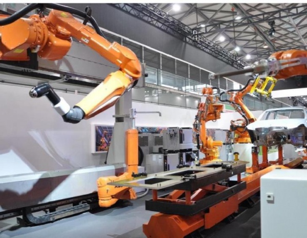 机器人自动化集成- - 关节机器人应用 配合地轨 天轨进行自动化搬运 2