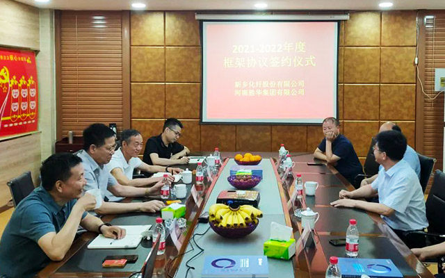 中铁集团领导和胜华电缆集团有限公司领导合影