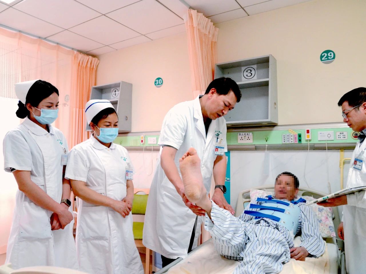 《春归骨愈合，信任照征程》一例复杂骨盆骨折患者守护纪实