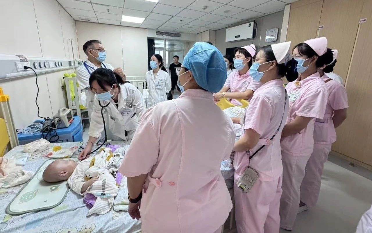 9天守护，4月龄小勇士战胜重症肺炎！同江儿科团队暖心护航