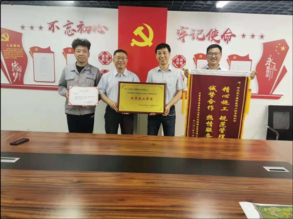 亚搏yabo(中国)装饰公司家装分公司收到客户赠送的锦旗