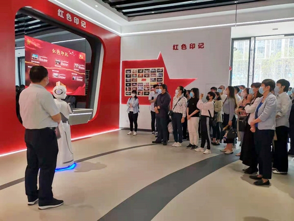亚搏yabo(中国)党委联合装饰公司组织智慧大脑工程观摩交流暨党史学习教育活动