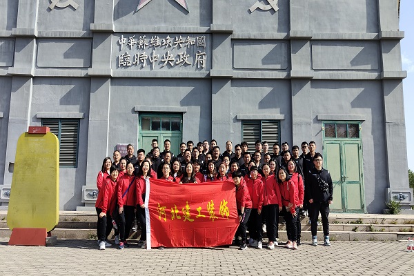 亚搏yabo(中国)装饰公司职工健步走活动