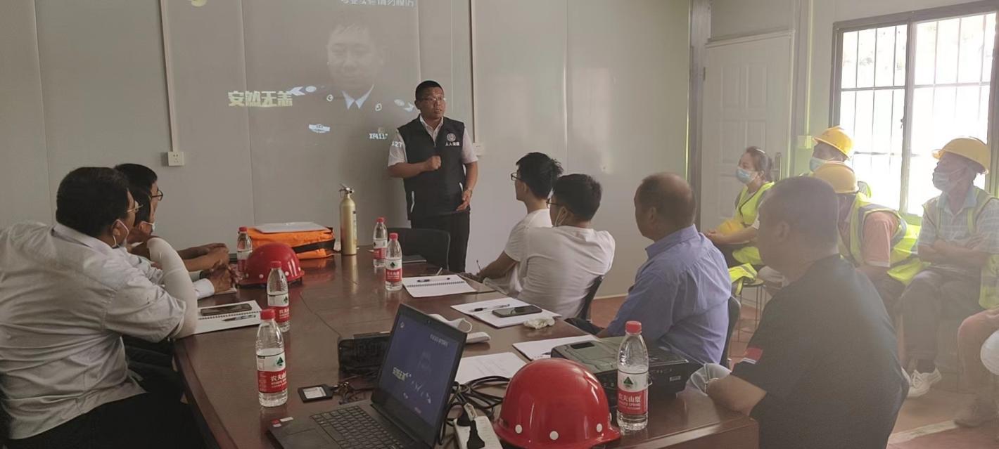 亚搏yabo(中国)装饰公司石家庄工商职业学院项目部举行消防安全培训和演练 亚搏yabo(中国)装饰公司石家庄工商职业学院项目部举行消防安全培训和演练